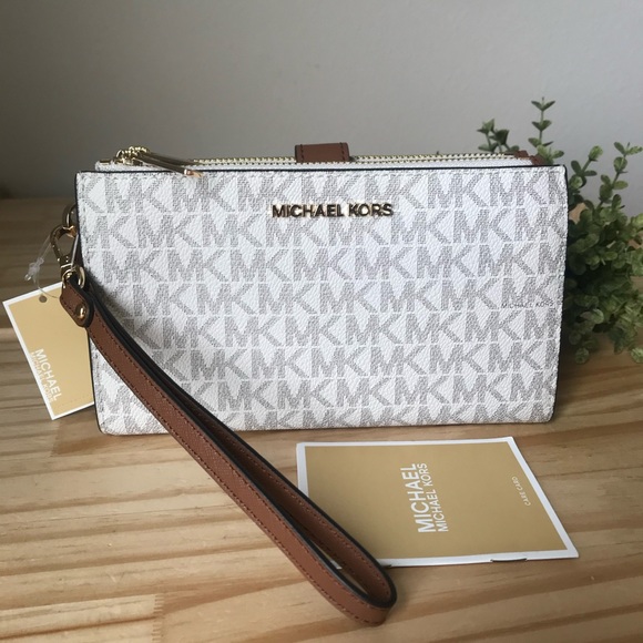 Michael Kors wallet🎈🎈 - Picture 1 of 9